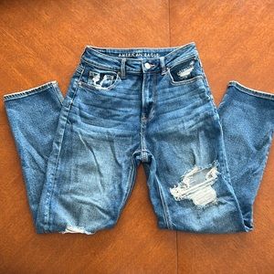 Excellent condition American Eagle Mom Straight Jean.